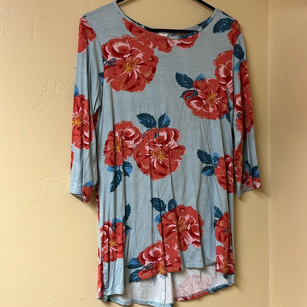 BOUTIQUE CLOSING SALE: Blue Floral Boutique Top